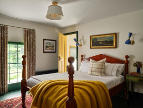 The Ell, a Historic, Luxurious 2 bed, 2 bath Private Suite in Lovell
